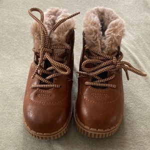 OshKosh Toddler Winter Boots Size 7M